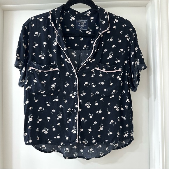 Abercrombie & Fitch Tops - Abercrombie & Fitch Black Floral Button Down Blouse with Pockets, Size M